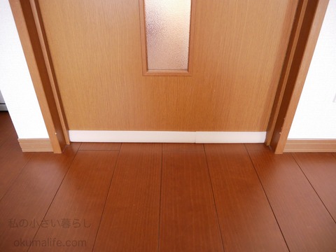 セリアの隙間風を防ぐドラフトストッパーを設置した後
